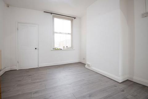 2 bedroom terraced house to rent, Regent Street, Wellingborough, NN8