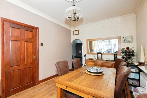 4 bedroom end of terrace house for sale, Brantwood Gardens, Ilford, IG4