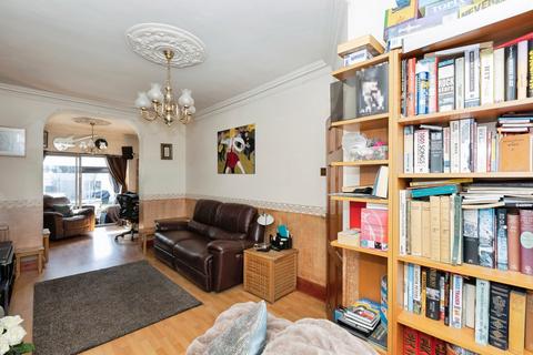 4 bedroom end of terrace house for sale, Brantwood Gardens, Ilford, IG4