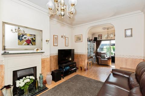 4 bedroom end of terrace house for sale, Brantwood Gardens, Ilford, IG4
