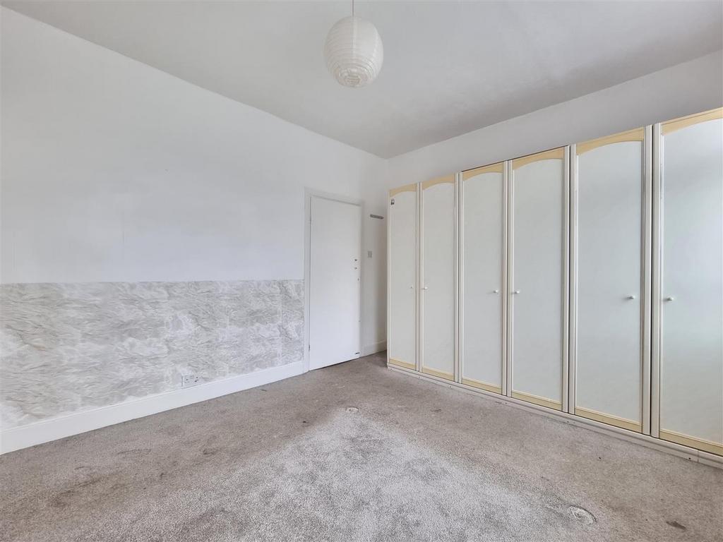 Walk-in wardrobe