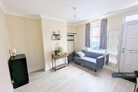 3 bedroom terraced house to rent, Newnham Road, Newark, NG24