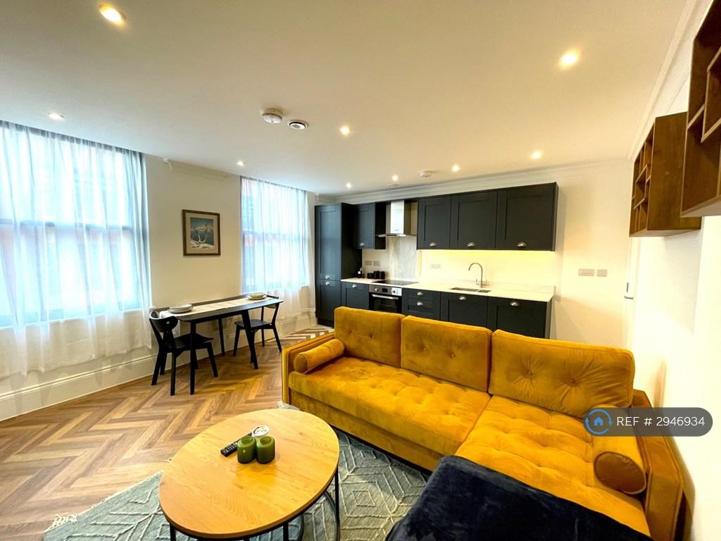 Apartment in Birmingham, Jewellery Quarter - View 4