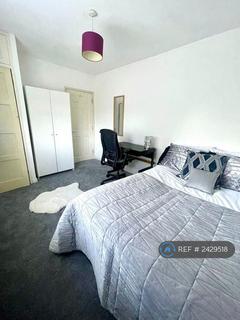 1 bedroom in a house share to rent, Cedar Way, Guildford, GU1