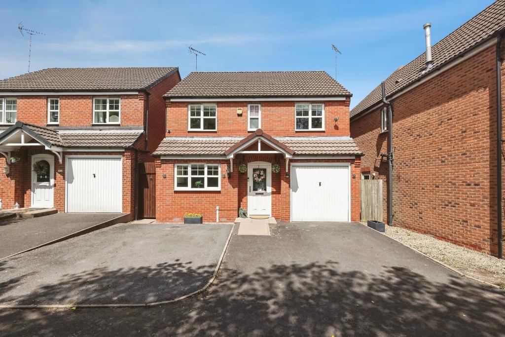 4 bedroom detached house for sale