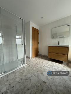 1 bedroom in a flat share to rent, Wilmslow Road, Manchester, M20