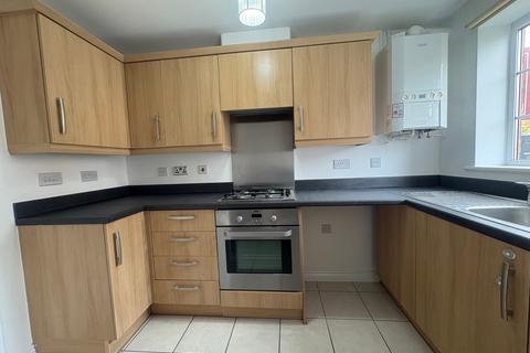 3 bedroom terraced house to rent, Arden Close, Corby, NN18