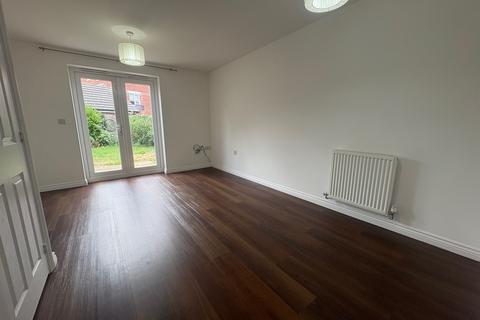 3 bedroom terraced house to rent, Arden Close, Corby, NN18