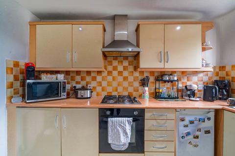 2 bedroom flat for sale, Gainsborough Road, Warrington WA4