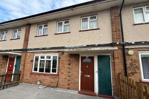 2 bedroom flat to rent, Rose Lane, Romford