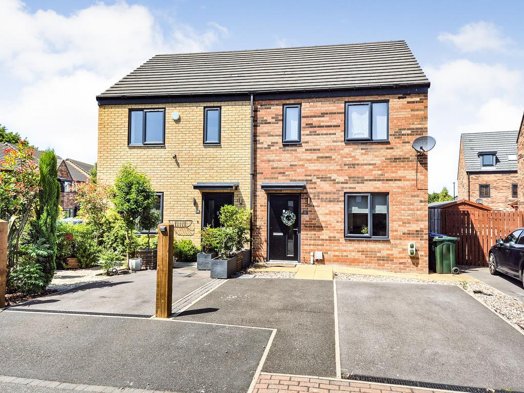 2 bedroom semi-detached house for sale