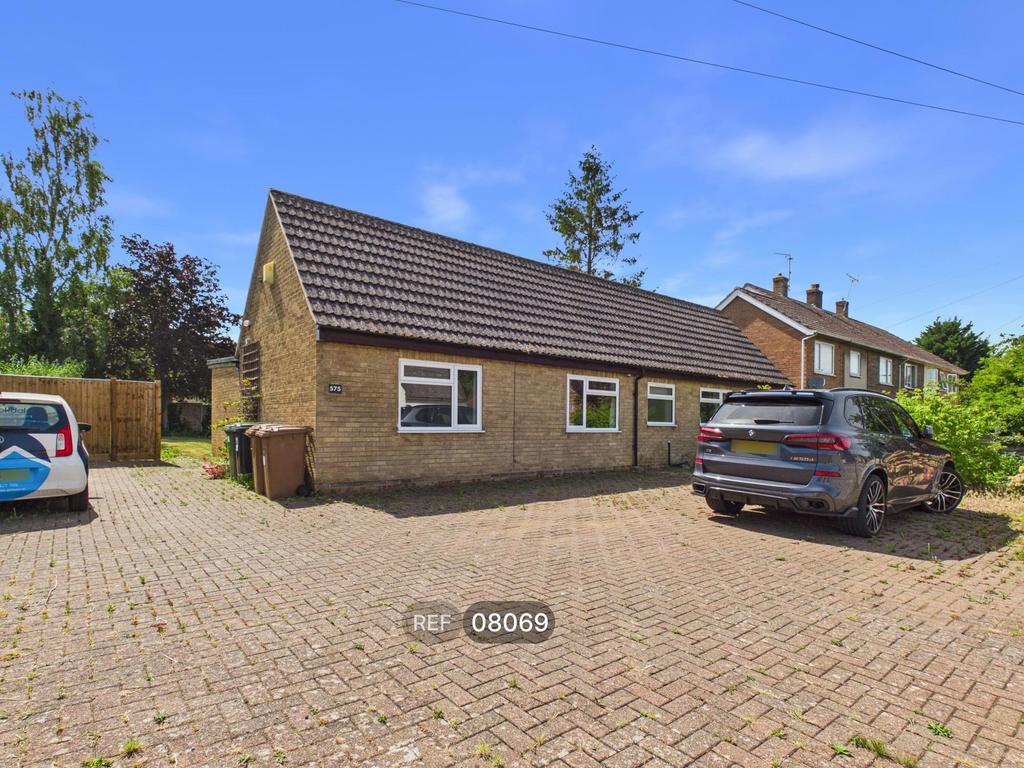 3 bedroom detached bungalow to rent