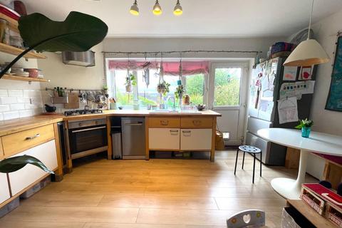 3 bedroom end of terrace house for sale, St. Davids Close, Glastonbury