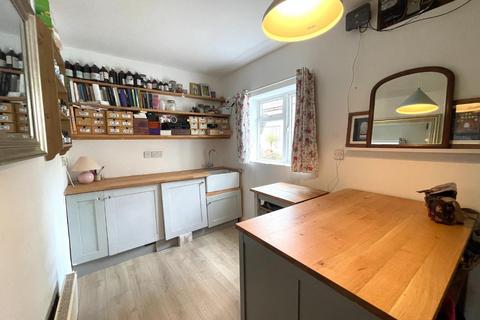 3 bedroom end of terrace house for sale, St. Davids Close, Glastonbury