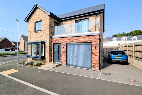 4 bedroom detached house for sale, Gerddi Gwenllian, Mynyddygarreg, Kidwelly.