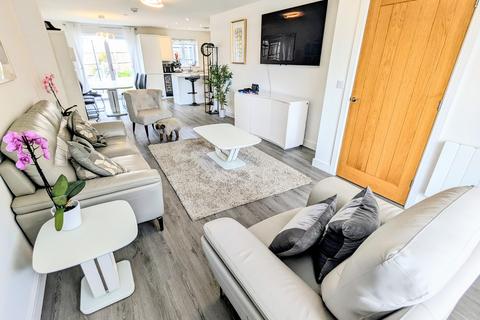 4 bedroom detached house for sale, Gerddi Gwenllian, Mynyddygarreg, Kidwelly.