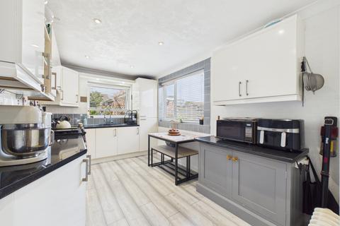 2 bedroom semi-detached bungalow for sale, Westlands Road, Sproatley, HU11 4XG