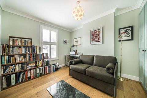 3 bedroom end of terrace house to rent, Benn Street, London E9