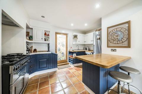 3 bedroom end of terrace house to rent, Benn Street, London E9