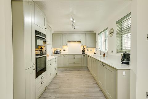 4 bedroom detached house for sale, Sonning Way, Southend-on-sea, SS3