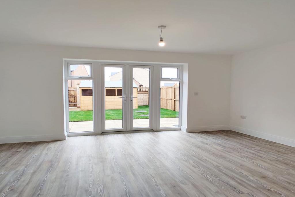 3 bedroom semi-detached house to rent