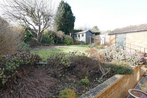 2 bedroom detached bungalow to rent, Brookside Crescent, Cuffley
