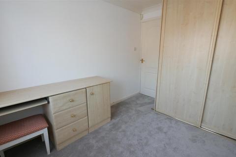 2 bedroom detached bungalow to rent, Brookside Crescent, Cuffley