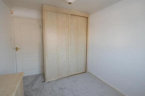 2 bedroom detached bungalow to rent, Brookside Crescent, Cuffley