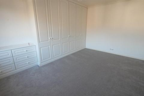 2 bedroom detached bungalow to rent, Brookside Crescent, Cuffley