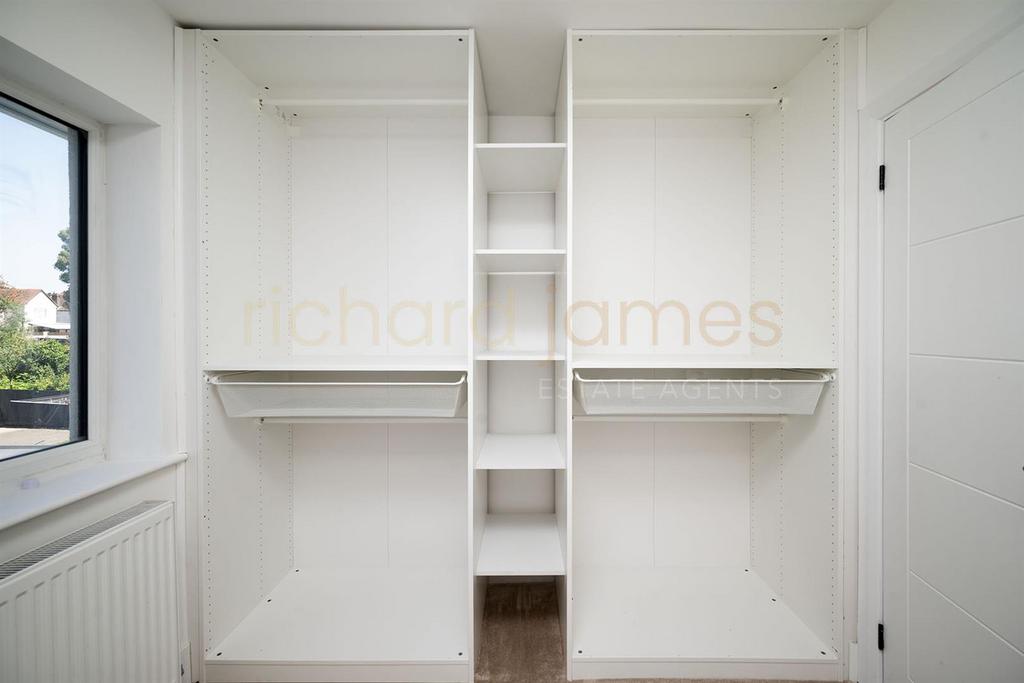 Walk-in wardrobe