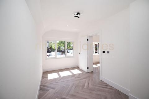 4 bedroom detached house for sale, Woodcroft Avenue, Mill Hill, NW7