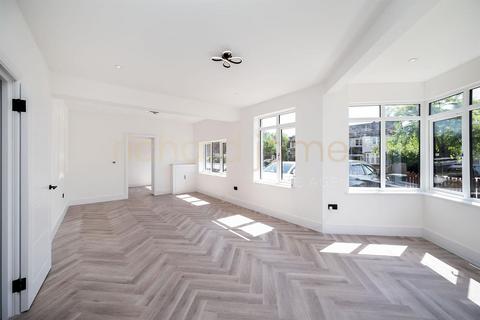 4 bedroom detached house for sale, Woodcroft Avenue, Mill Hill, NW7