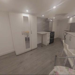 Studio to rent, Howard Road, Barking, Essex, IG11
