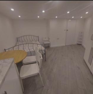Studio to rent, Howard Road, Barking, Essex, IG11