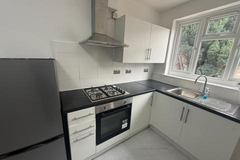 2 bedroom flat to rent, Goodmayes Avenue, ILFORD IG3