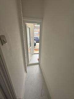 2 bedroom flat to rent, Goodmayes Avenue, ILFORD IG3