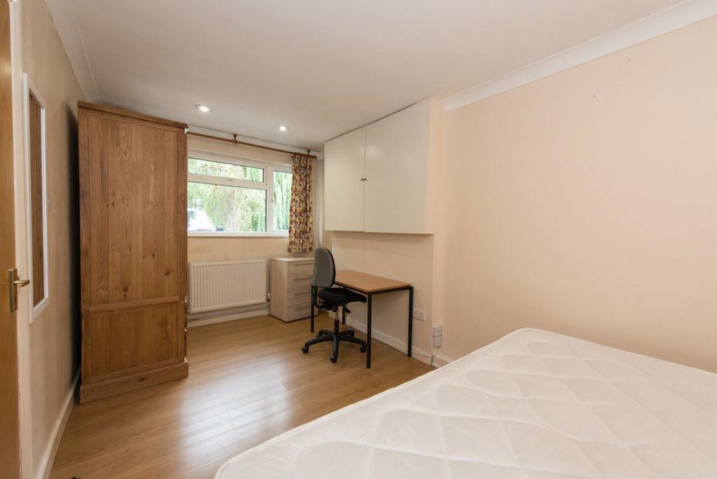 Horwood Close - View 5