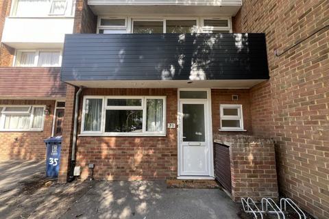 6 bedroom house to rent, Horwood Close