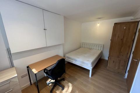 6 bedroom house to rent, Horwood Close