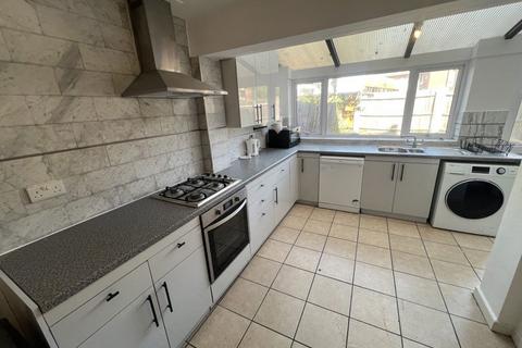 6 bedroom house to rent, Horwood Close
