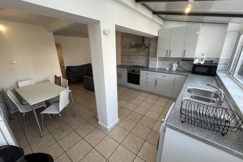 6 bedroom house to rent, Horwood Close