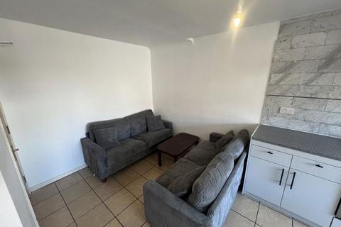 6 bedroom house to rent, Horwood Close