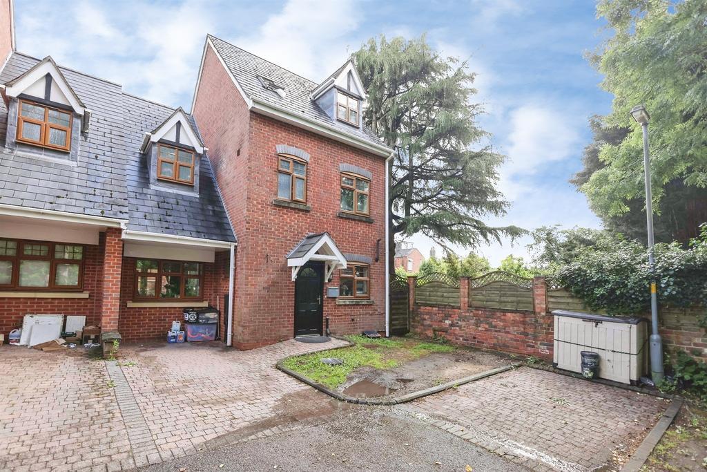 4 bedroom end of terrace house for sale