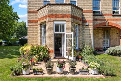 2 bedroom flat for sale, Eastman Way, Epsom KT19