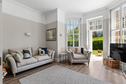 2 bedroom flat for sale, Eastman Way, Epsom KT19