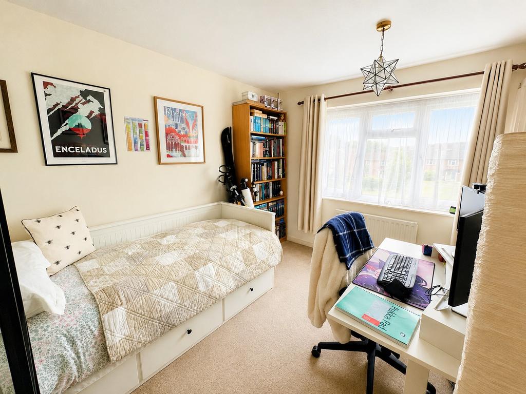 House in Southampton, Thornhill Park - More