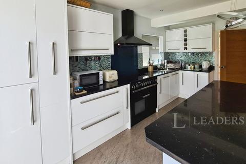 2 bedroom bungalow for sale, Bayly Avenue, Portchester, Fareham