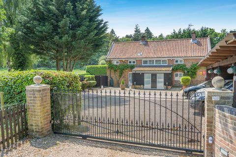 7 bedroom detached house for sale, Beccles Road, Fritton, Great Yarmouth