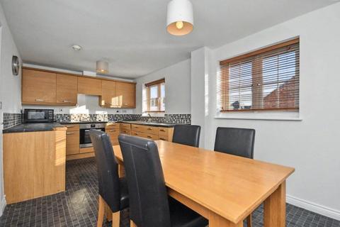 2 bedroom apartment for sale, Tingle View, New Farnley, Leeds, West Yorkshire