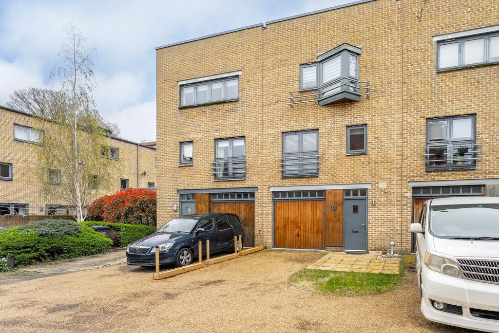 4 bedroom townhouse to rent